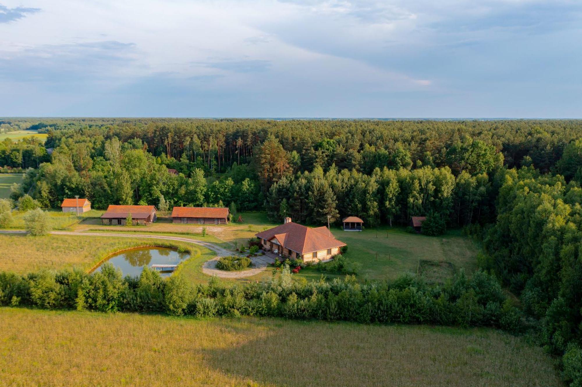 Dworek Ogrodniki, Caloroczny Dom Na Wylacznosc, Basen, Sauna, Las, Staw Rybny, Altana Grillowa, Ognisko, Pianino, Kominek, Piec Chlebowy, Duza Ogrodzona Posesja Tuczna Экстерьер фото